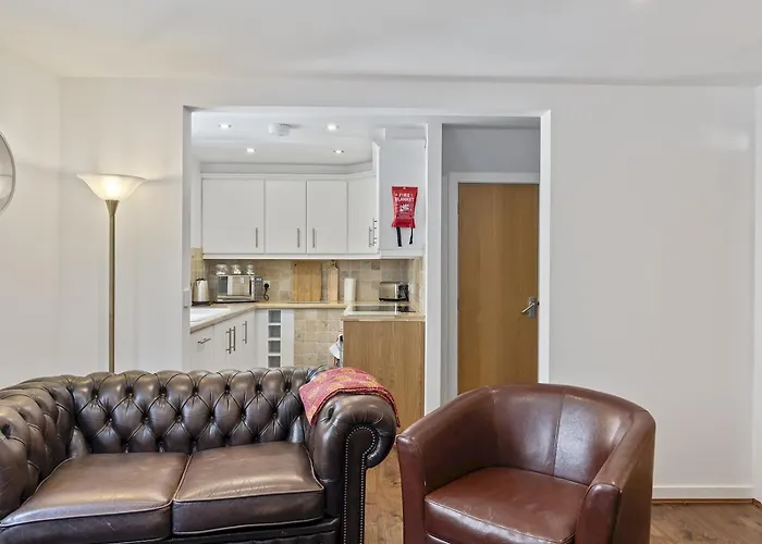 Pass The Keys Tannery Mews - Stunning 2-bed With Parking Apartment